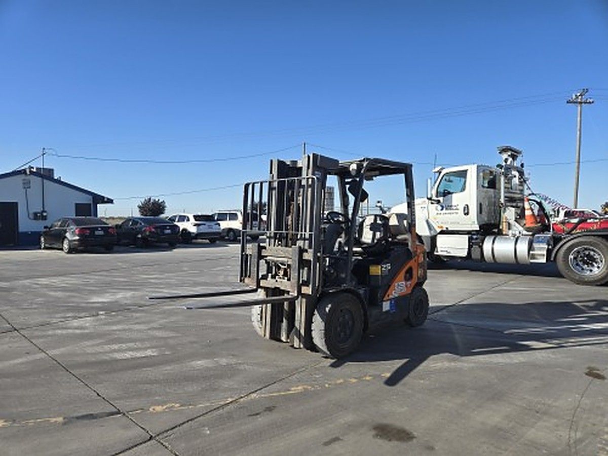 DOOSAN G25P-7DF photo 9