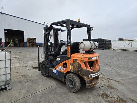 2022 DOOSAN G25P-7DF Forklift Whse 5000# Gas/Lp