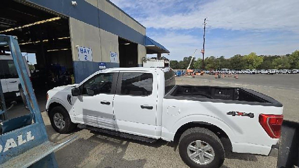 FORD F150CREWXLTG4WD photo 2