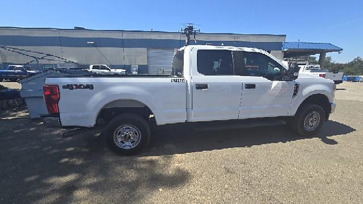 FORD F250CREWXLG4WD photo 2