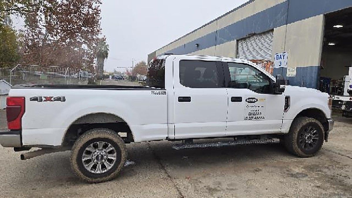 FORD F250CREWXLTG4WD photo 2