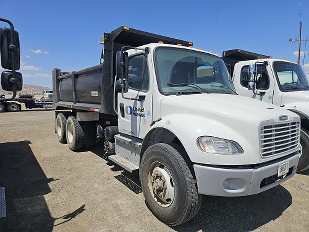 FREIGHTLNR M2 106 DUMP photo 4