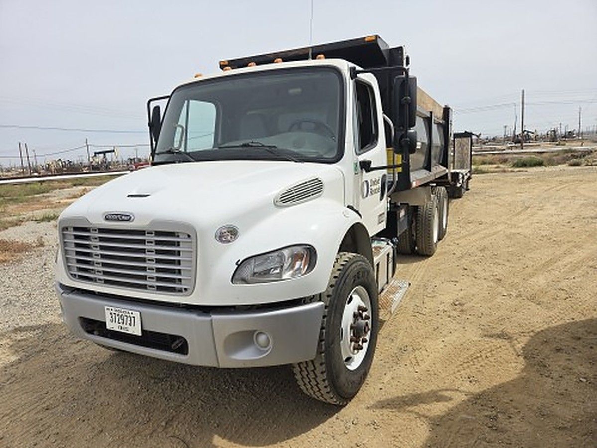 FREIGHTLNR M2 106 DUMP photo 2