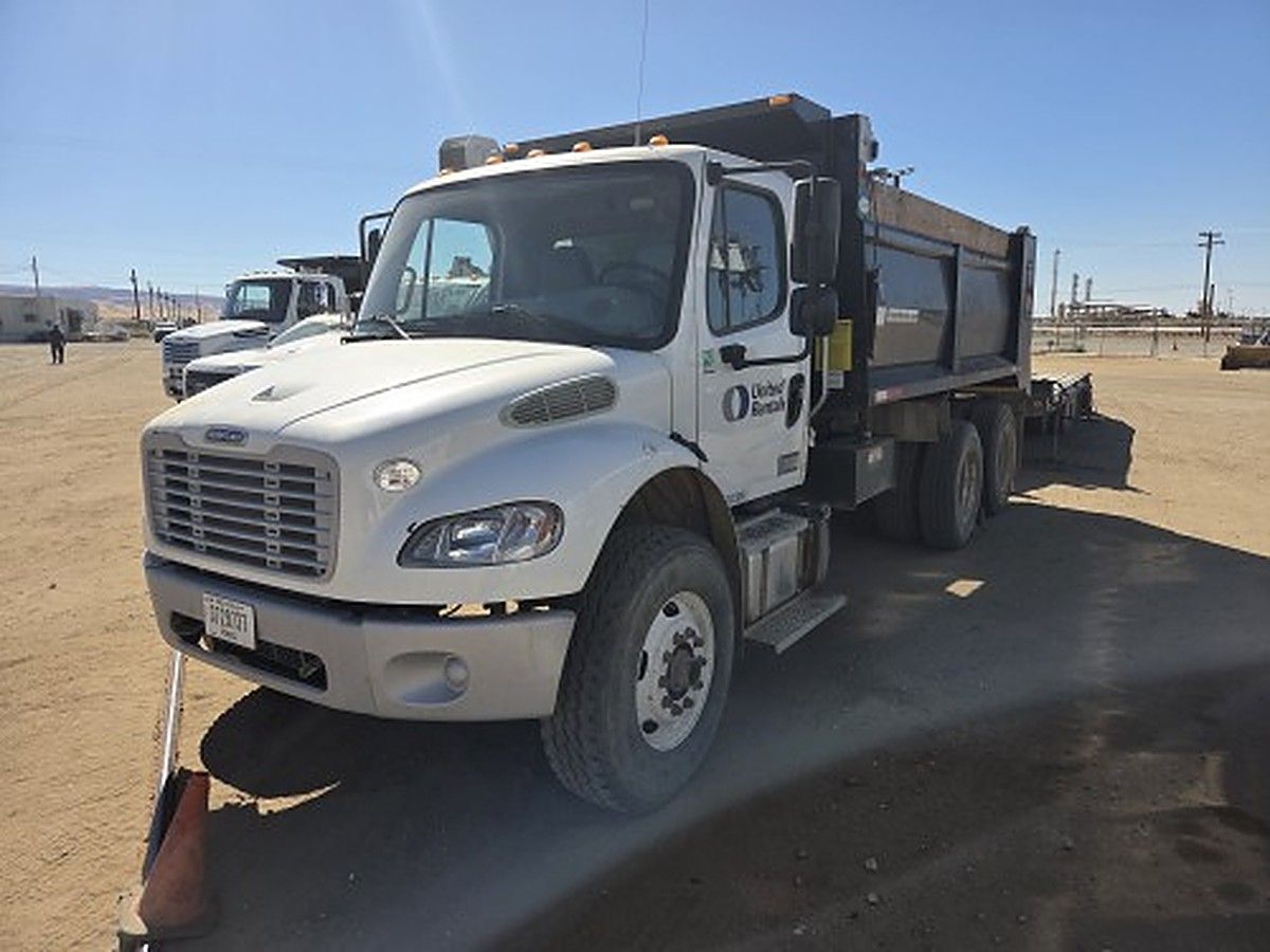 FREIGHTLNR M2 106 DUMP photo 5