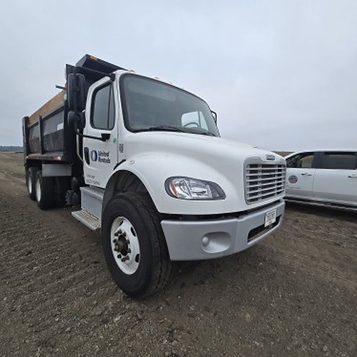 FREIGHTLNR M2 106 DUMP photo 3