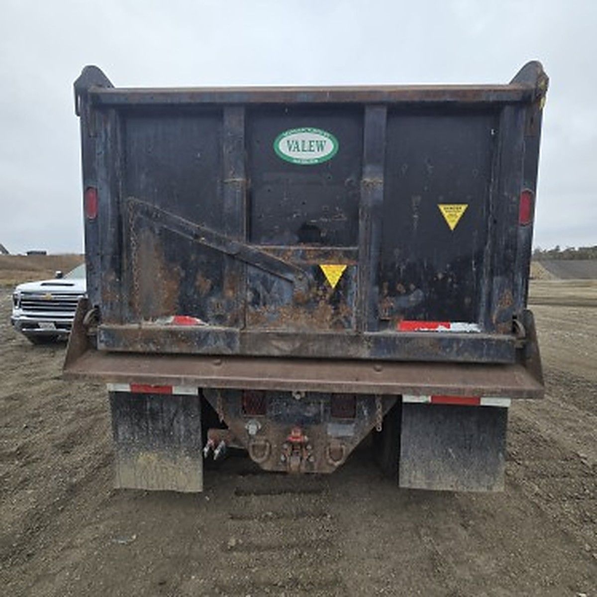 FREIGHTLNR M2 106 DUMP photo 4
