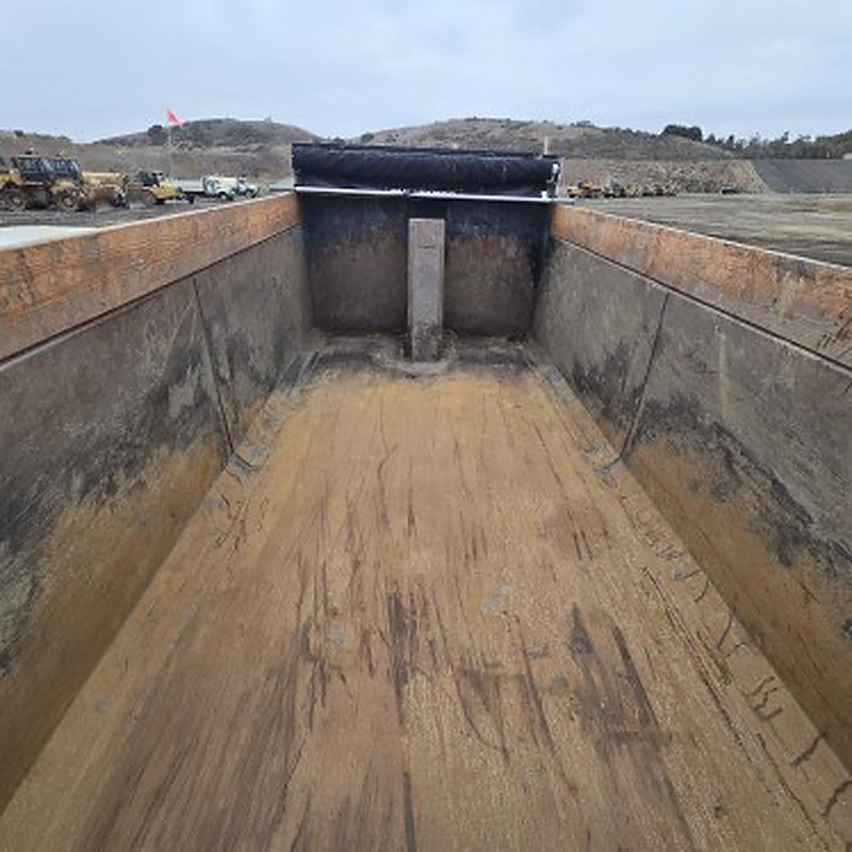 FREIGHTLNR M2 106 DUMP photo 6