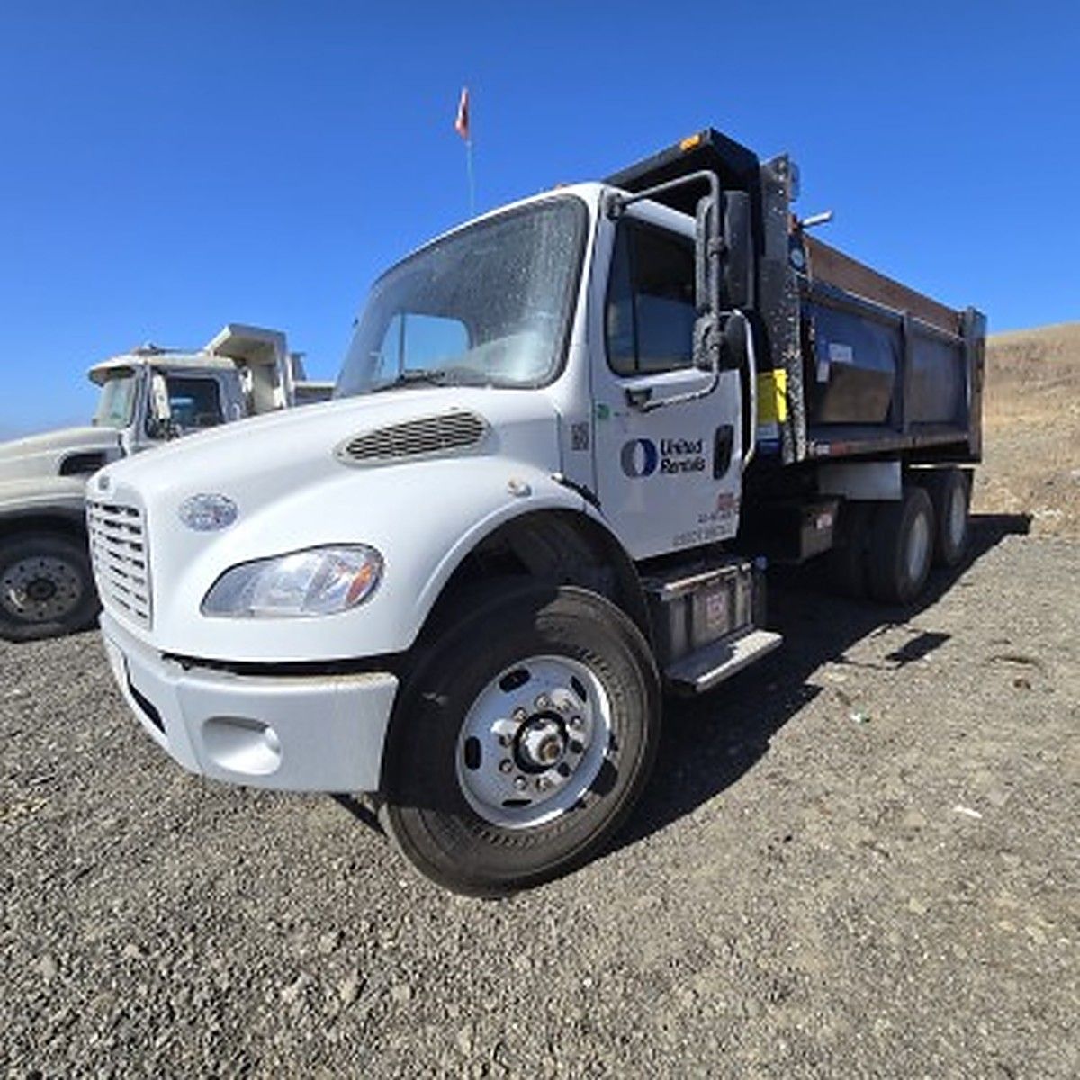 FREIGHTLNR M2 106 DUMP photo 10