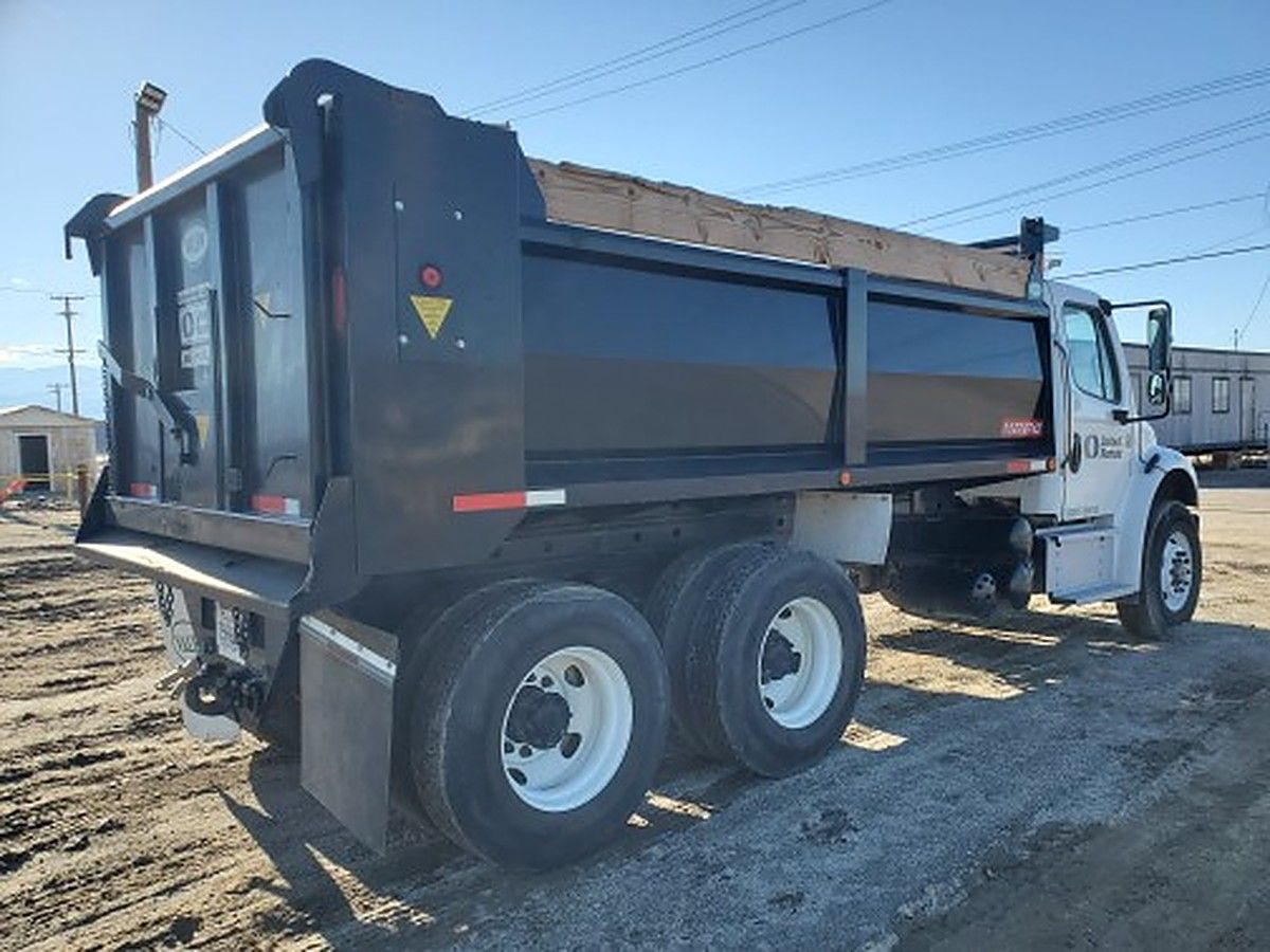 FREIGHTLNR M2 106 DUMP photo 2