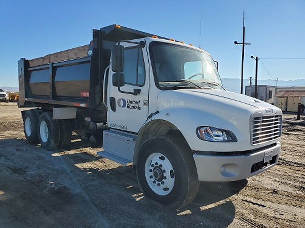 FREIGHTLNR M2 106 DUMP photo 4
