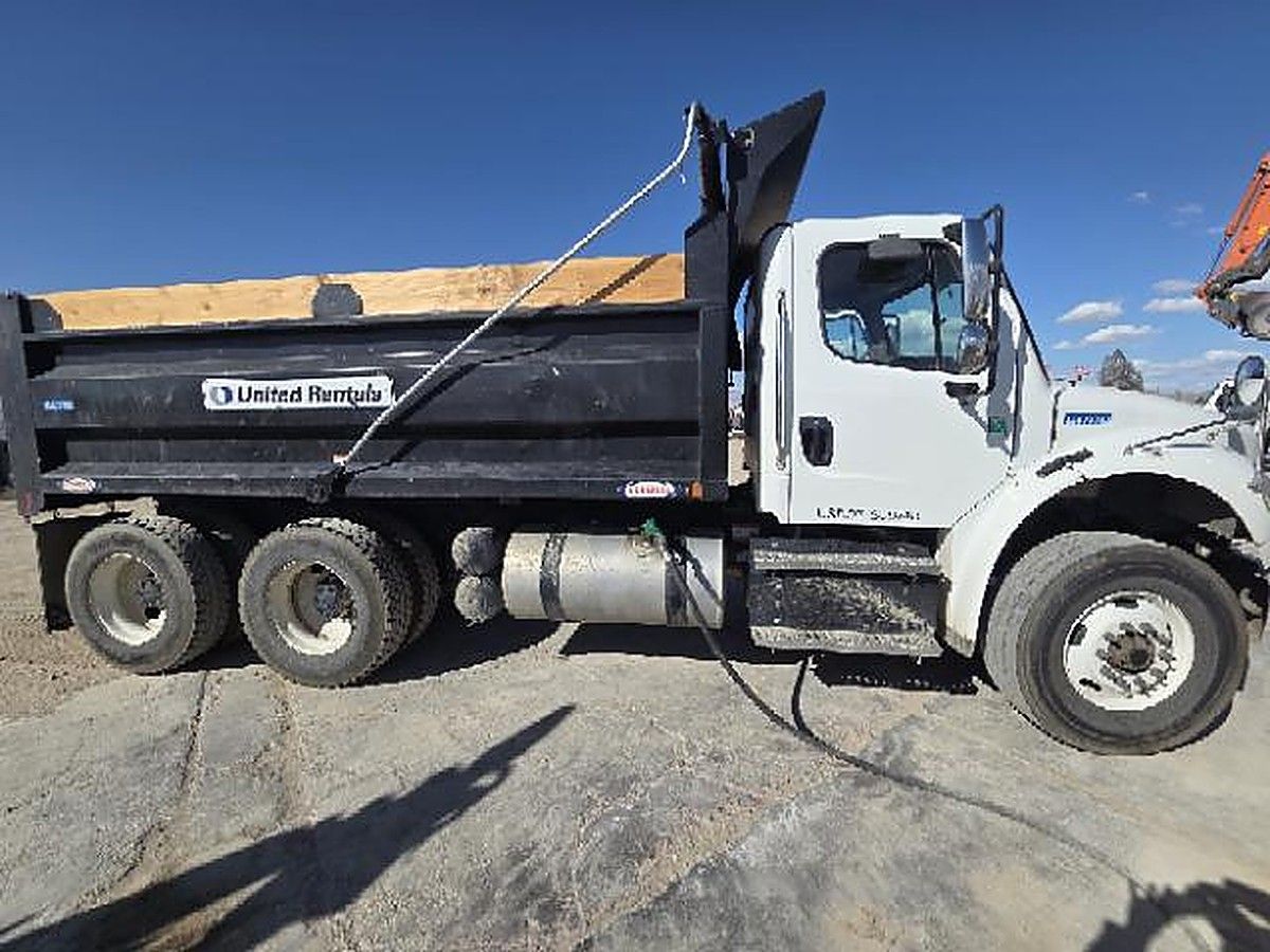 FREIGHTLNR M2 106 DUMP photo 3