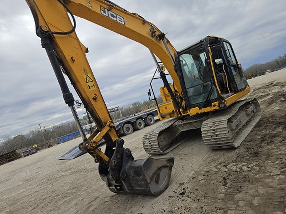 JCB JS131 LC photo 4