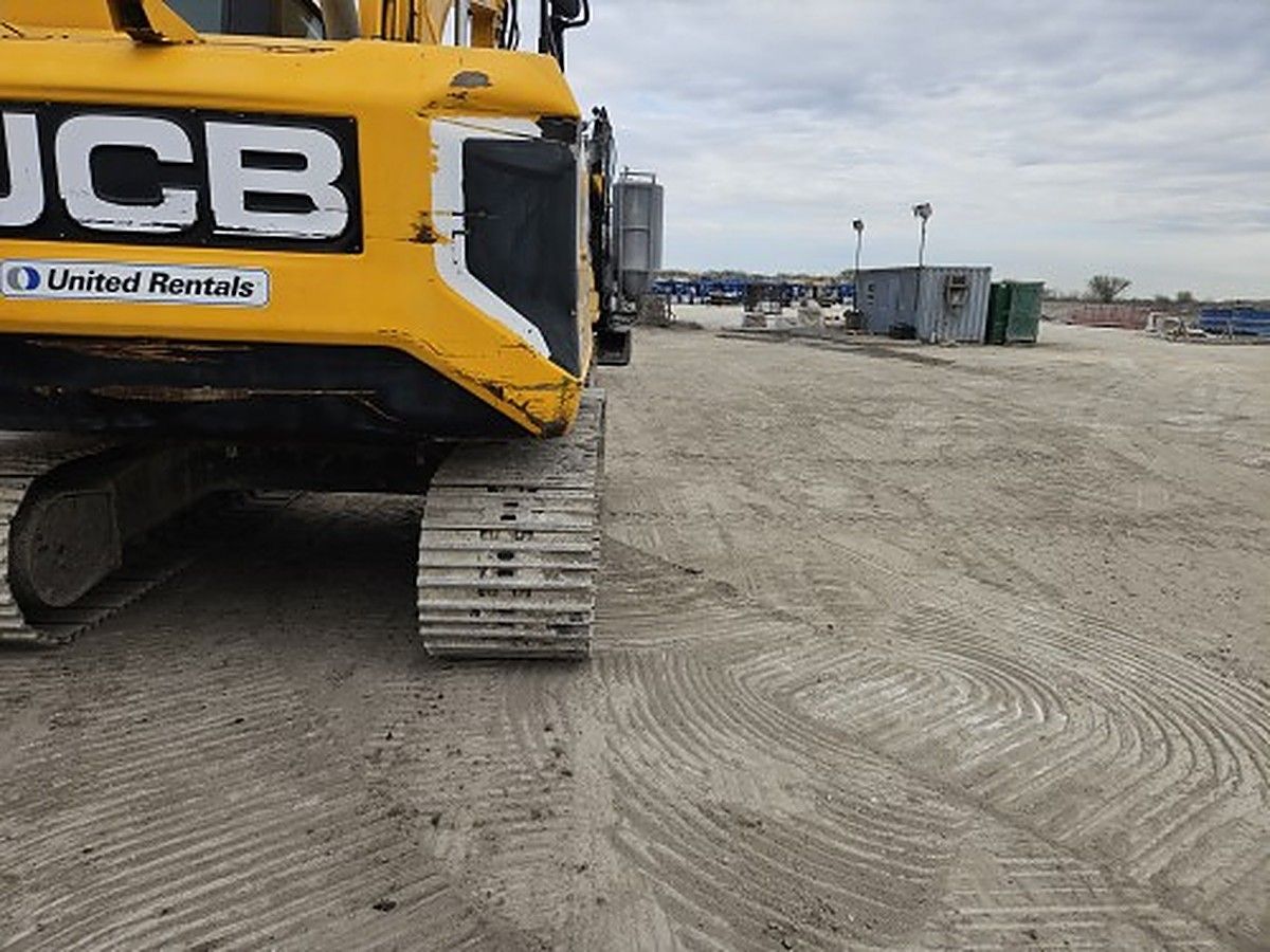 JCB JS131 LC photo 5