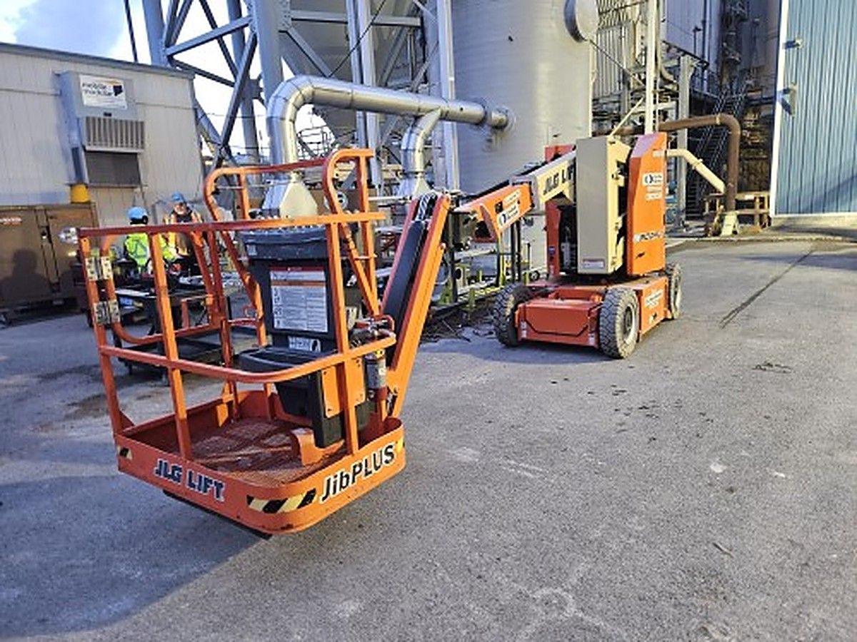 JLG E300AJP photo 2