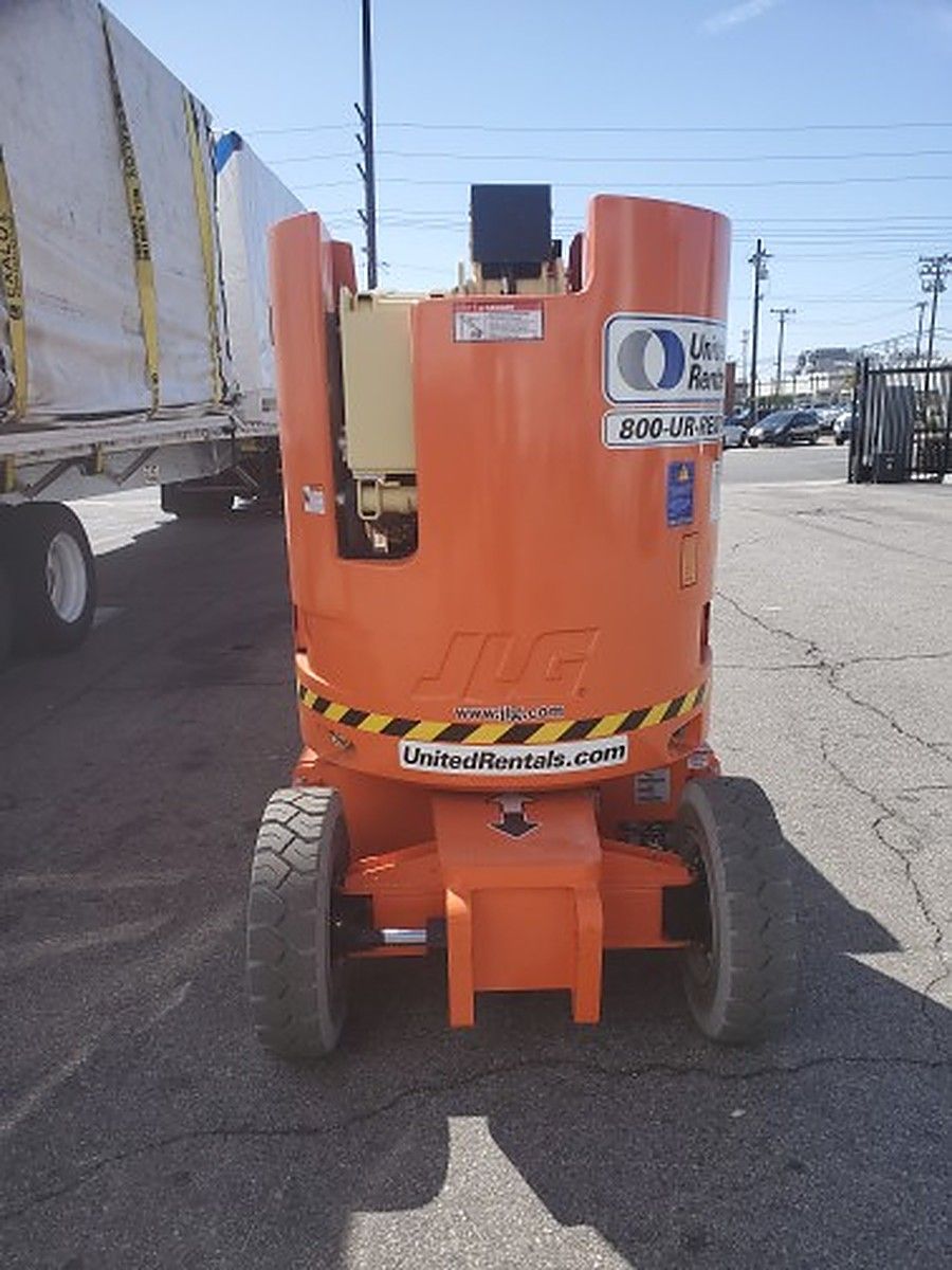 JLG E300AJP photo 2
