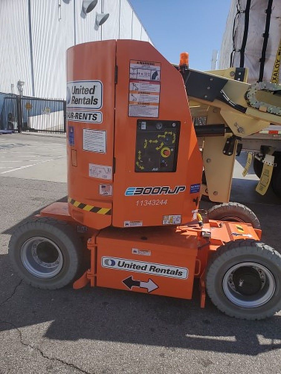 JLG E300AJP photo 4