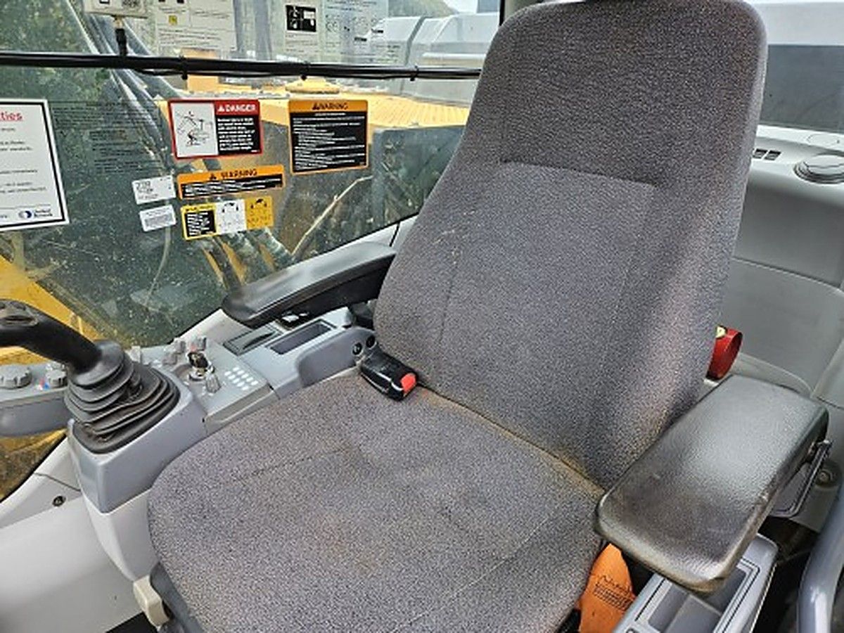 JOHN DEERE 130G LC photo 5