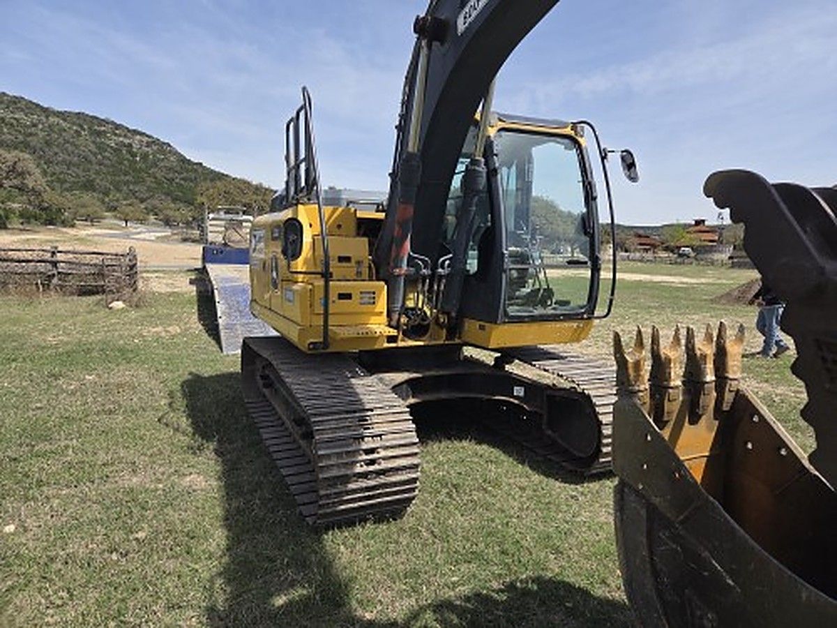 JOHN DEERE 130G LC photo 2