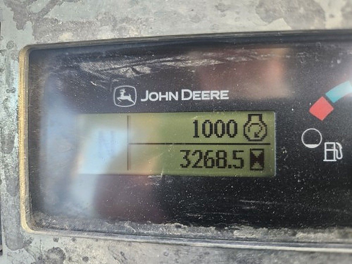 JOHN DEERE 310L EP II photo 9