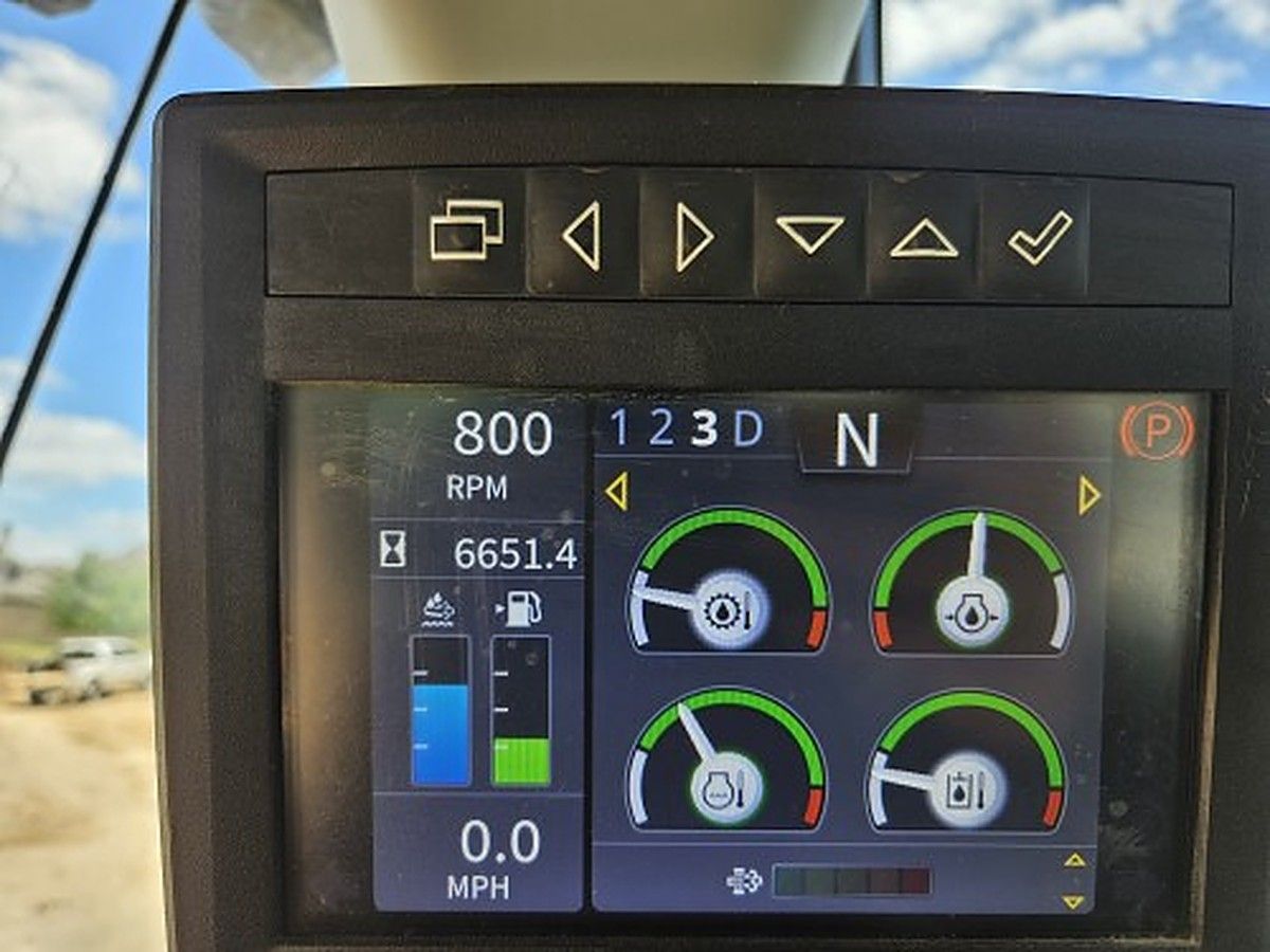 JOHN DEERE 544P photo 12