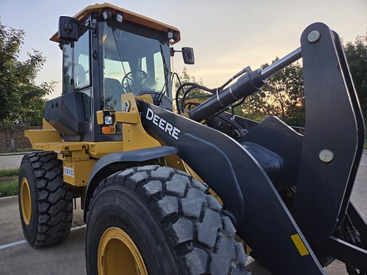 JOHN DEERE 544P photo 3