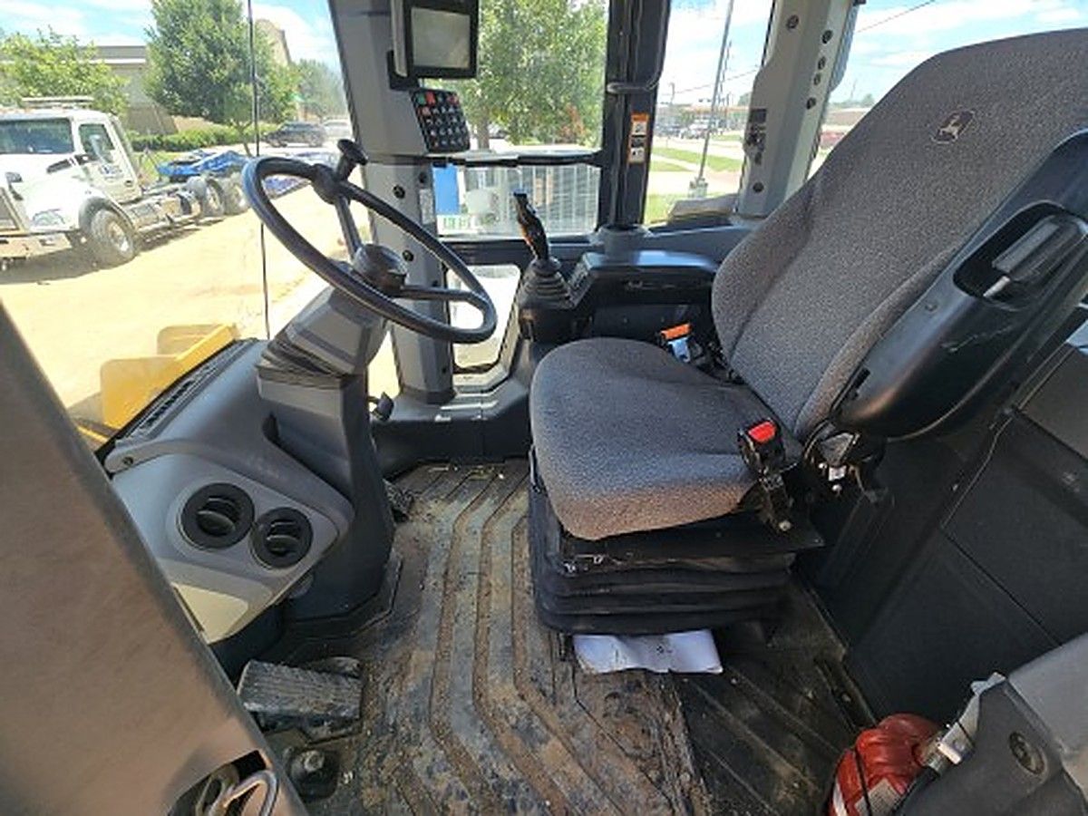 JOHN DEERE 544P photo 4