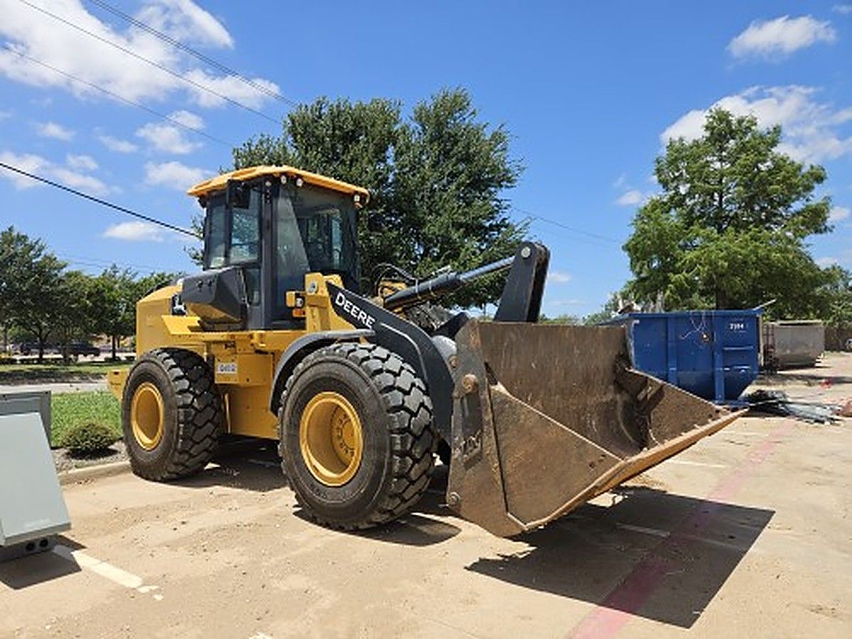 JOHN DEERE 544P photo 8