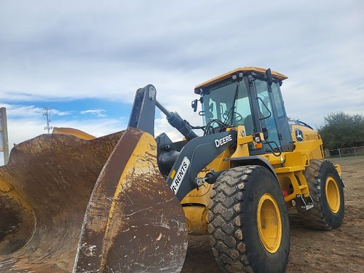 JOHN DEERE 544P photo 2