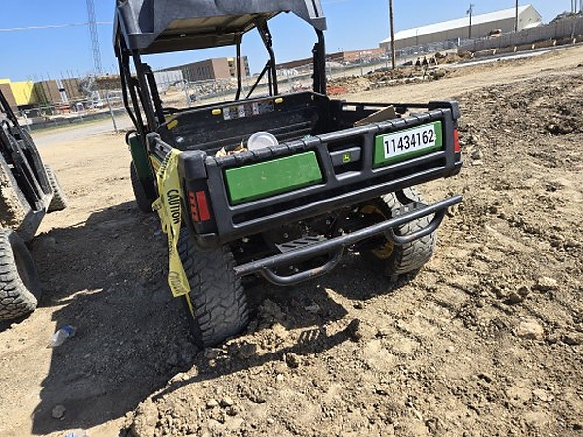 JOHN DEERE 855M S4 photo 2