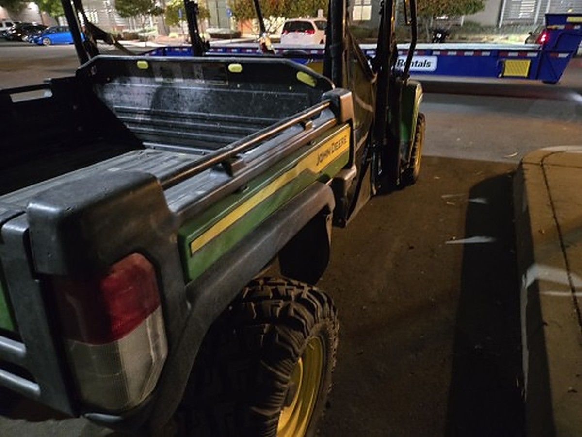 JOHN DEERE XUV855M S4 photo 6
