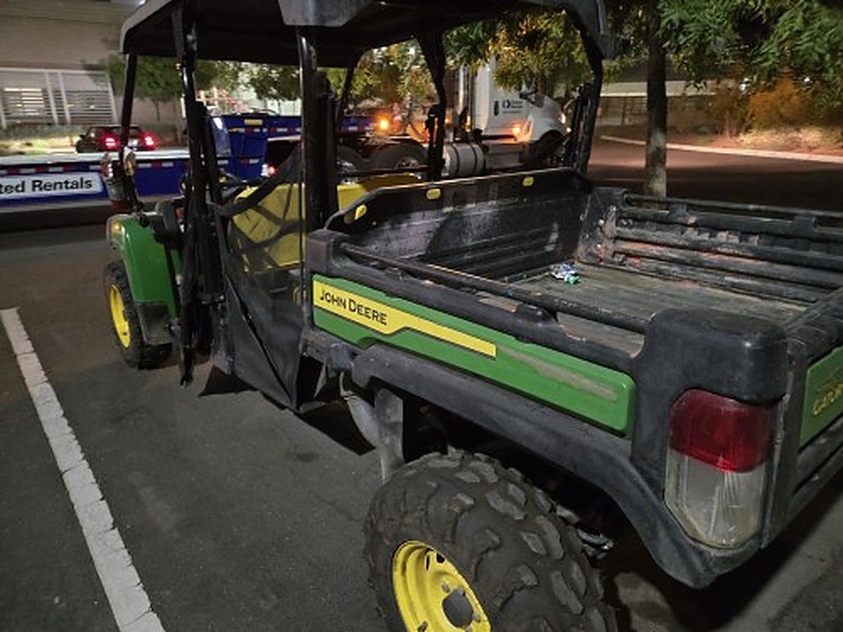 JOHN DEERE XUV855M S4 photo 8