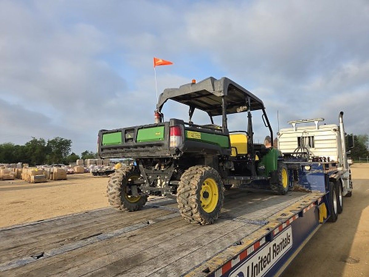 JOHN DEERE XUV855M S4 photo 4