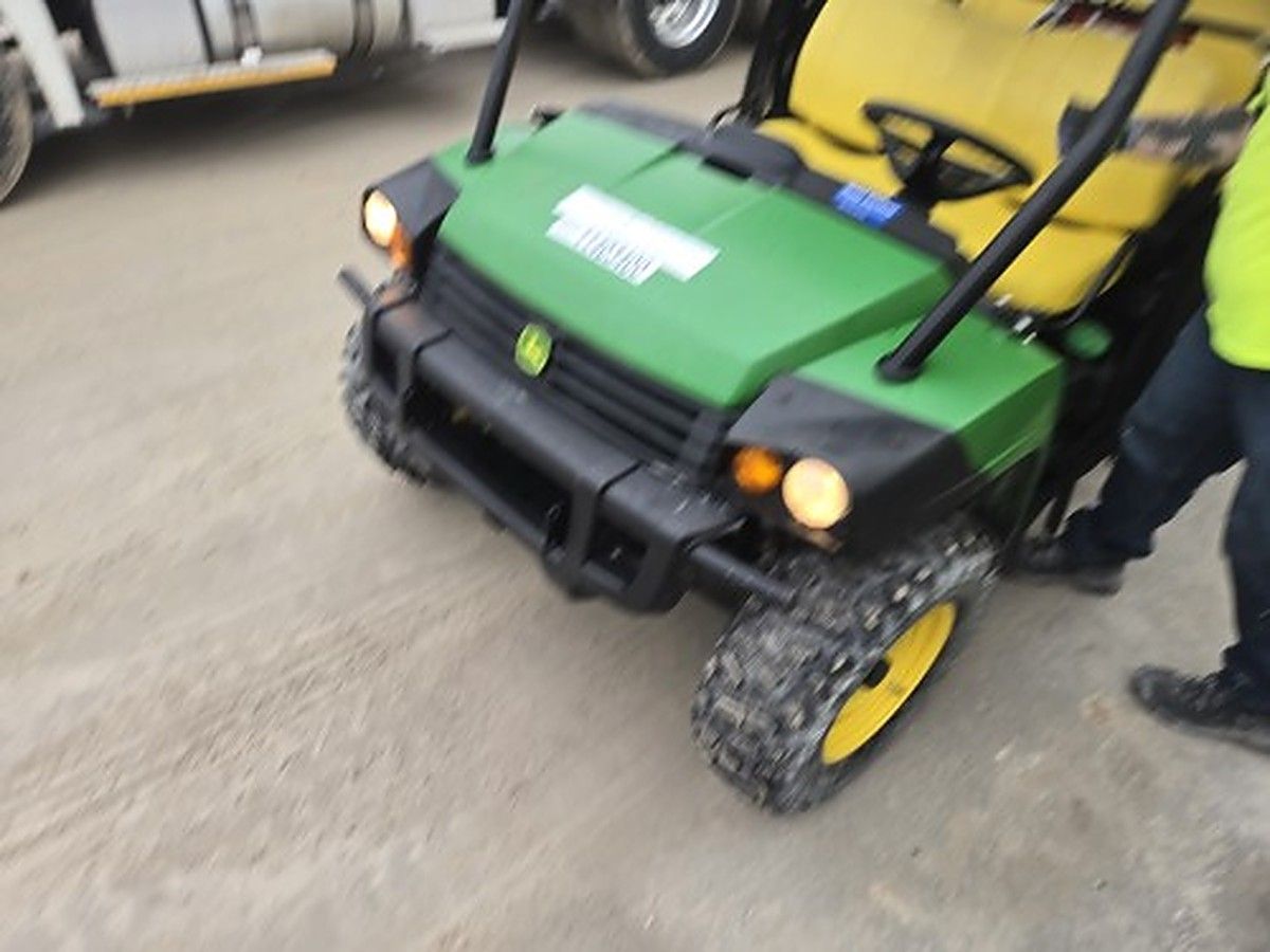 JOHN DEERE XUV855M S4 photo 5