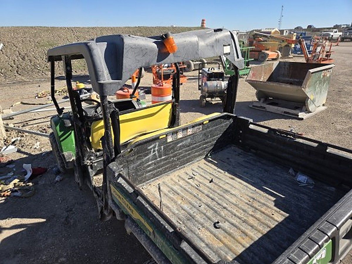 JOHN DEERE XUV855M S4 photo 2