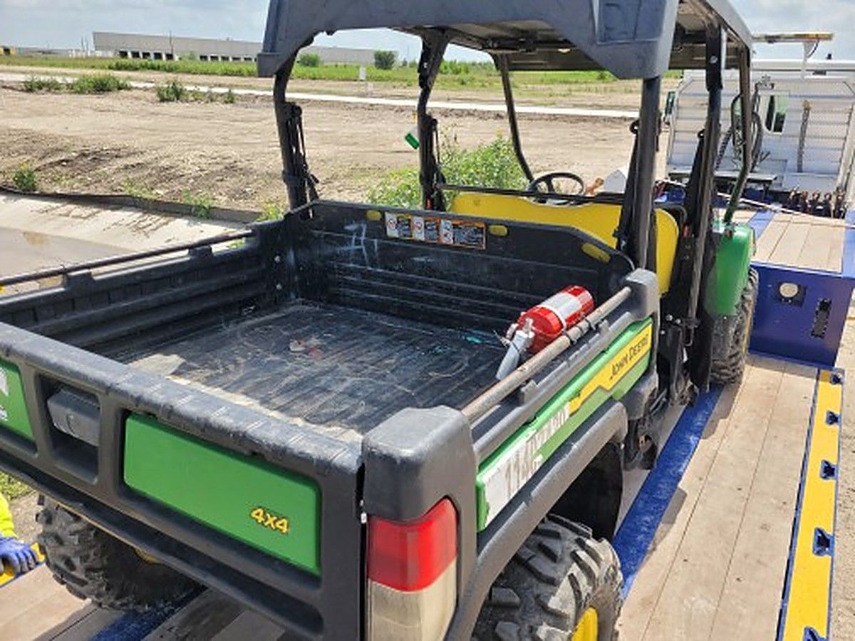 JOHN DEERE XUV855M S4 photo 4