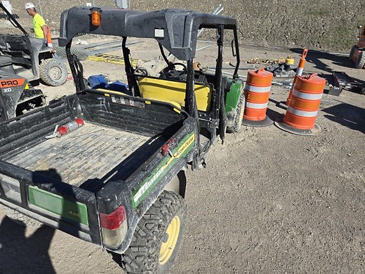 JOHN DEERE XUV855M S4 photo 10