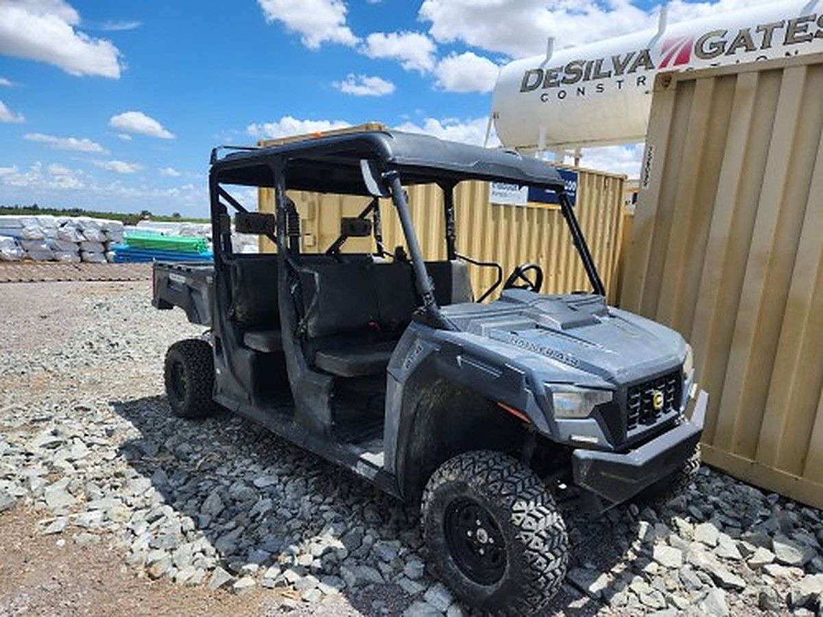 JOHN DEERE XUV855M S4 photo 3
