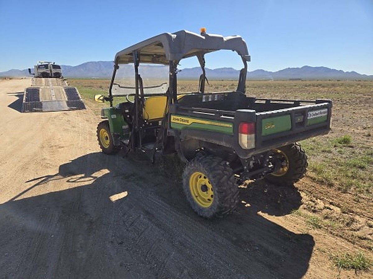 JOHN DEERE XUV855M S4 photo 4