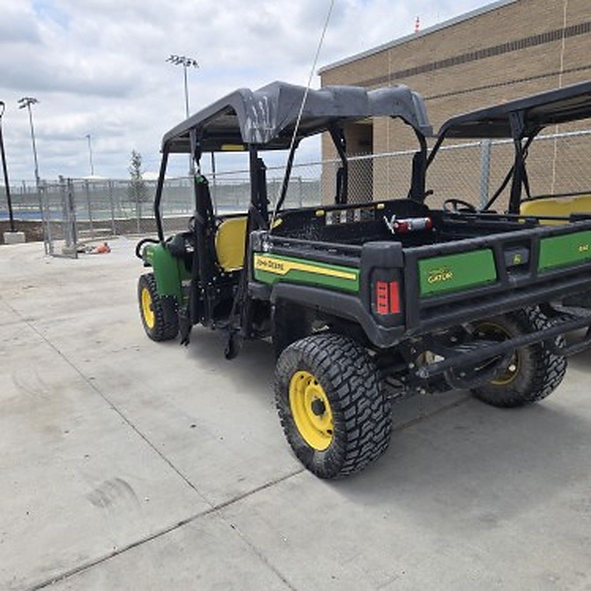 JOHN DEERE XUV855M S4 photo 3