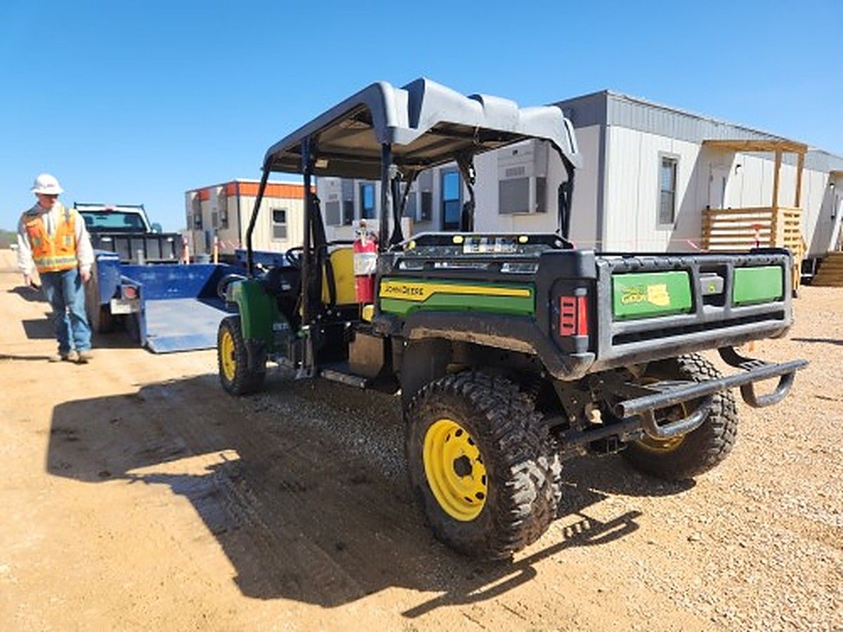 JOHN DEERE XUV855M S4 photo 2