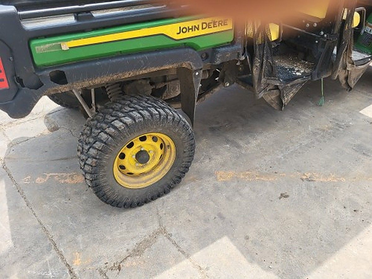 JOHN DEERE XUV855M S4 photo 10