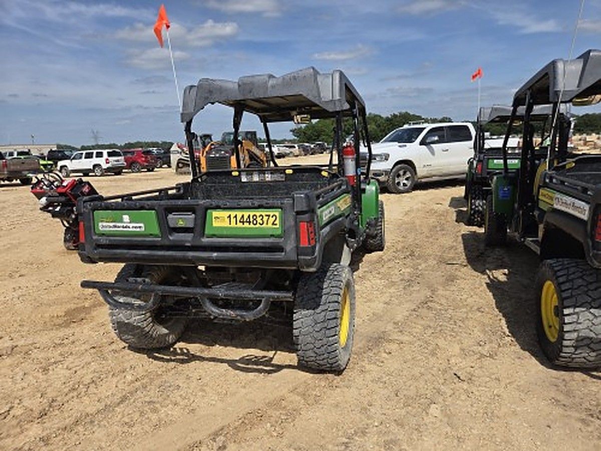 JOHN DEERE XUV855M S4 photo 4
