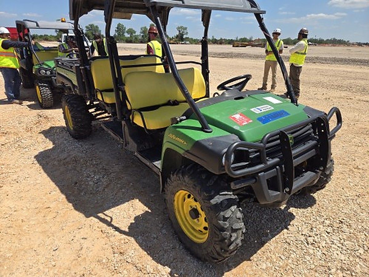 JOHN DEERE XUV855M S4 photo 2