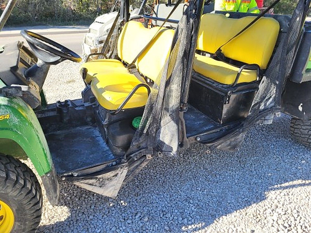 JOHN DEERE XUV855M S4 photo 2