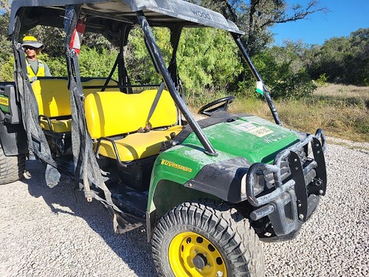 JOHN DEERE XUV855M S4 photo 9