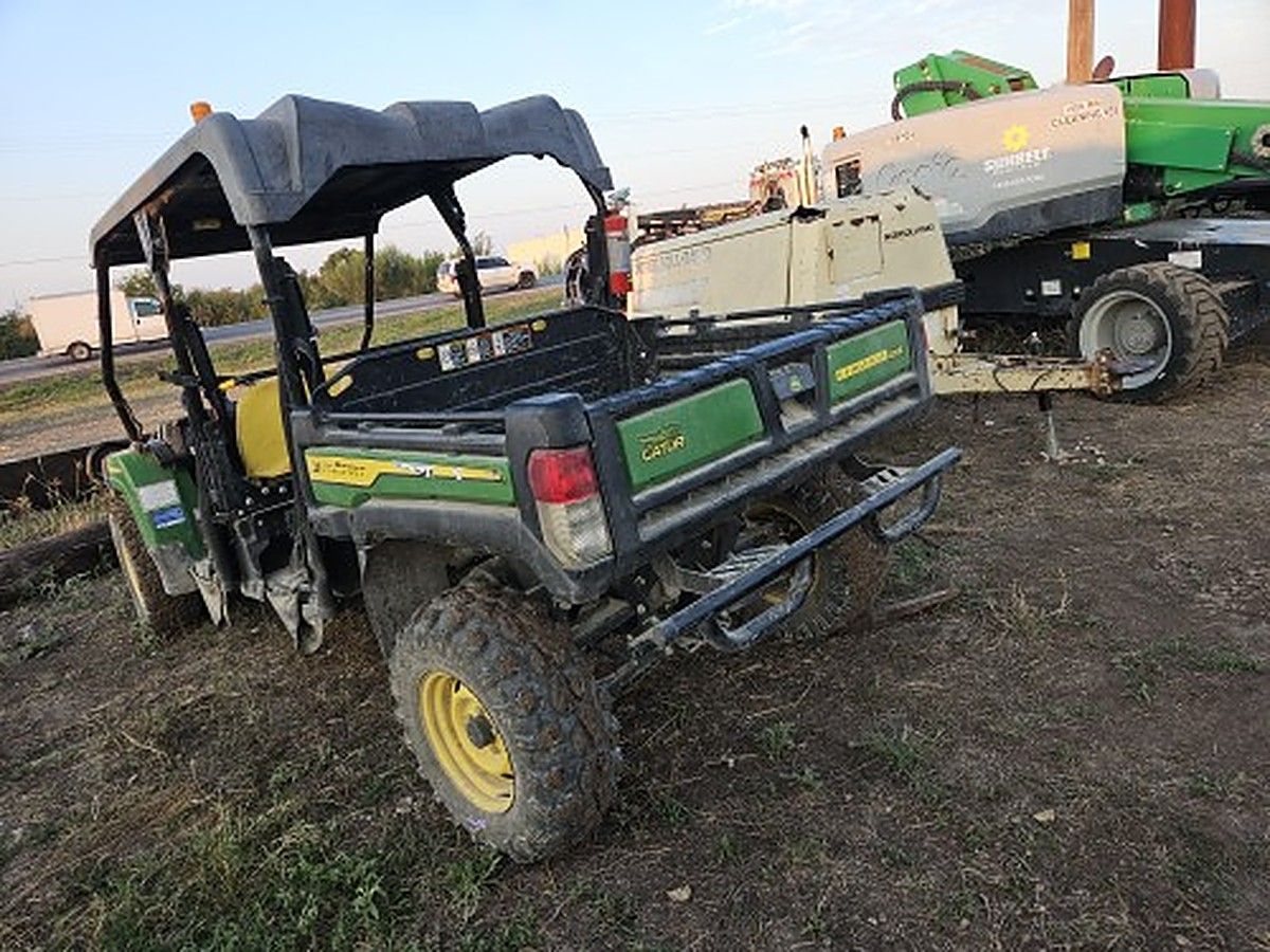 JOHN DEERE XUV855M S4 photo 2