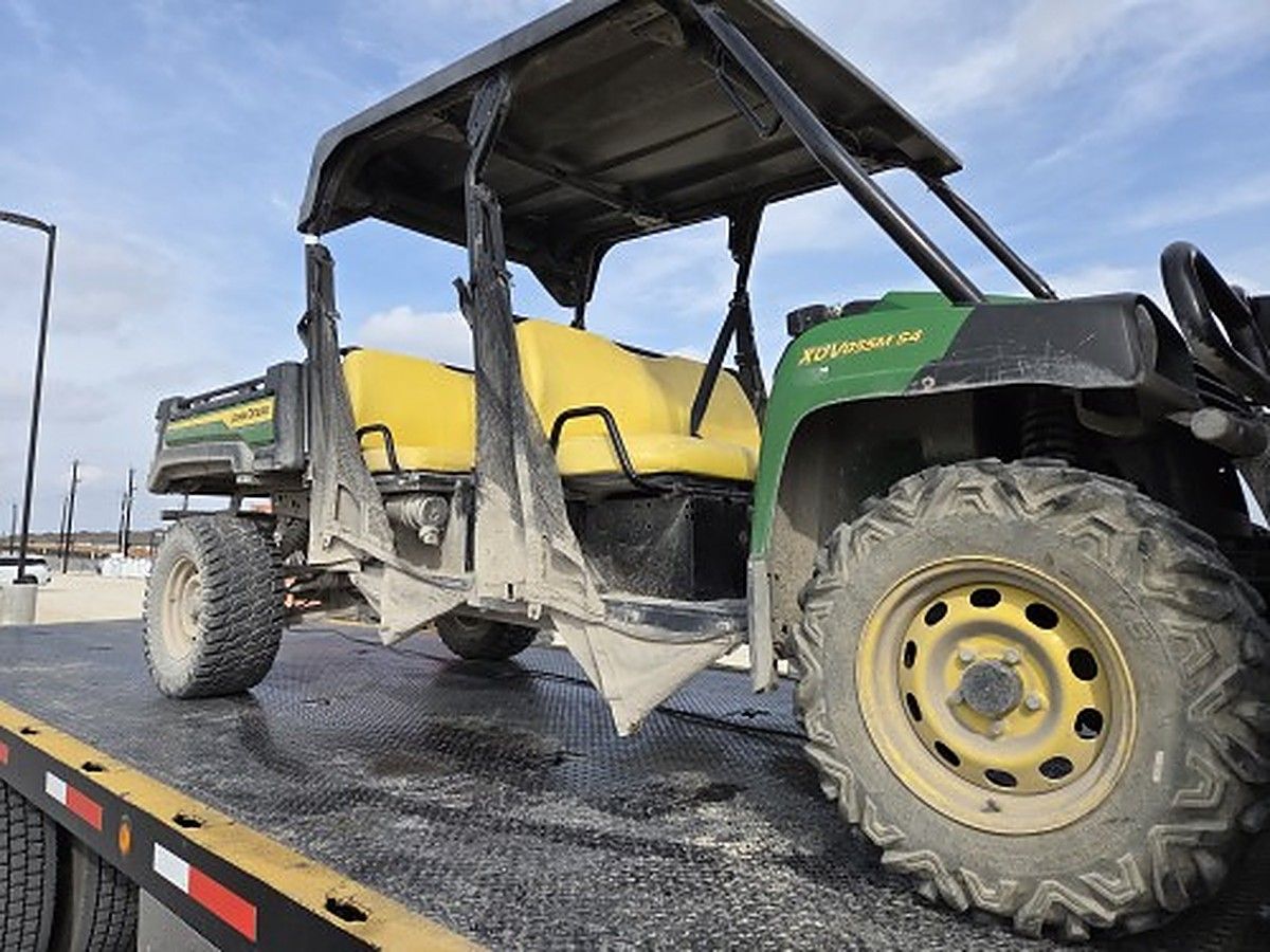 JOHN DEERE XUV855M S4 photo 8