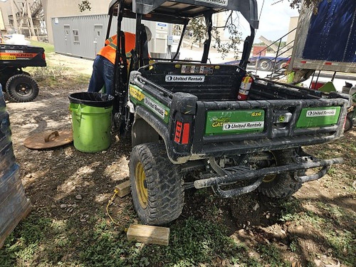 JOHN DEERE XUV855M S4 photo 3