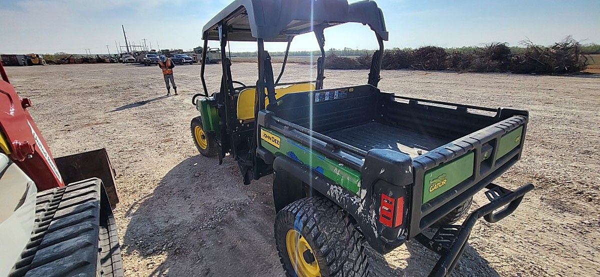 JOHN DEERE XUV855M S4 photo 2