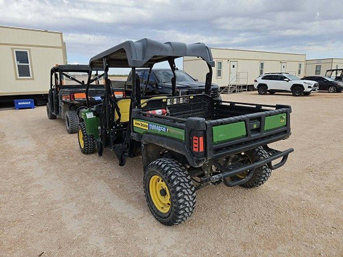 JOHN DEERE XUV855M S4 photo 2